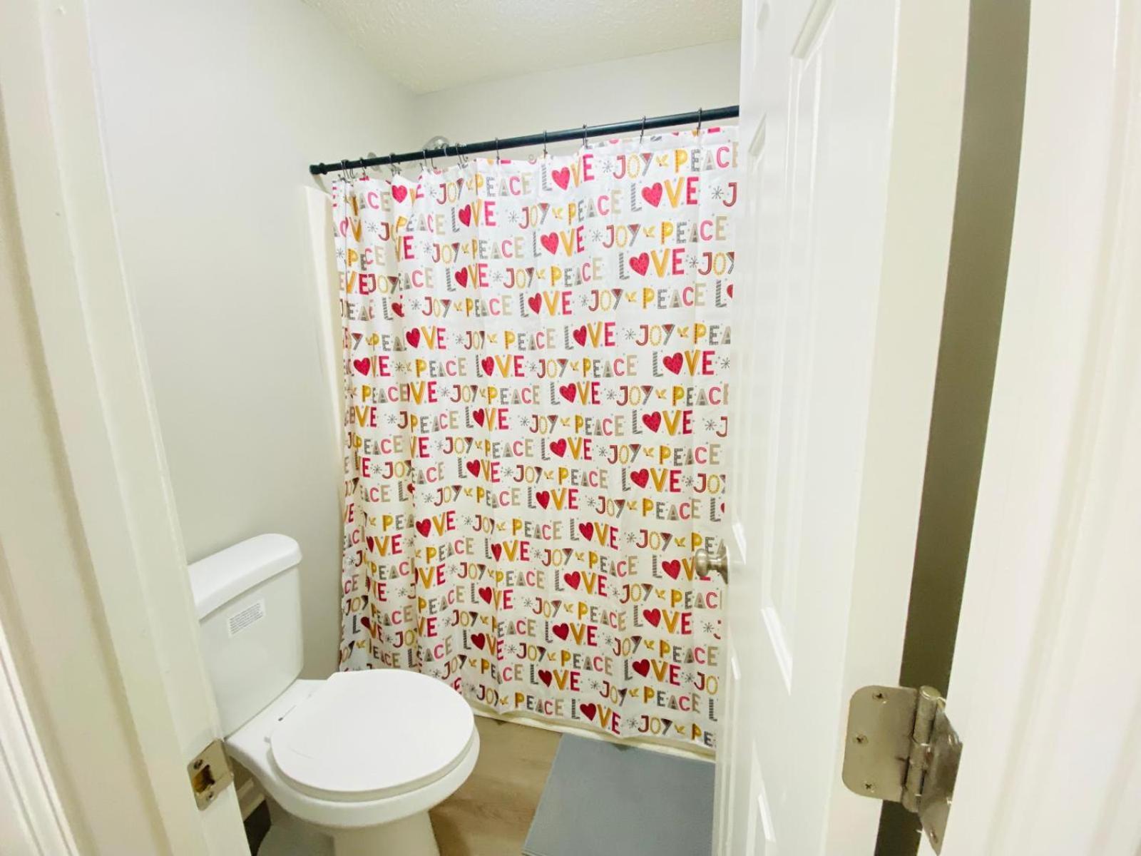 Spacious Room With Shared Bathroom Raleigh Eksteriør bilde
